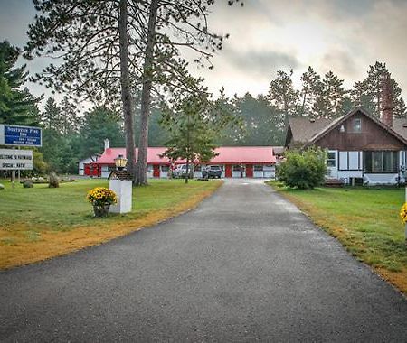 Northern Pine Inn Hayward Luaran gambar