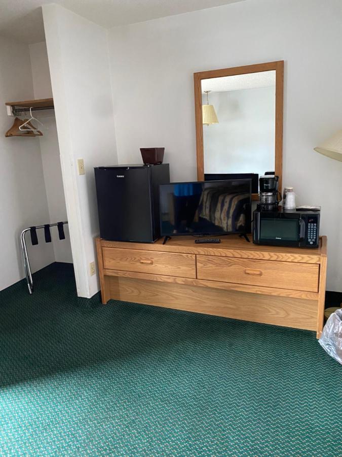 Northern Pine Inn Hayward Luaran gambar