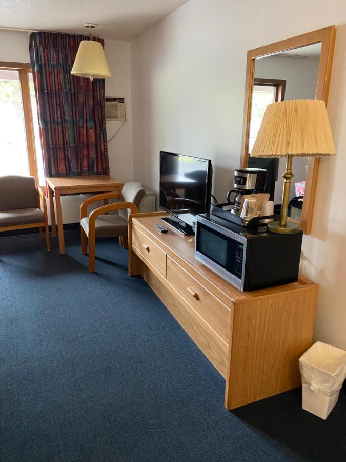 Northern Pine Inn Hayward Luaran gambar